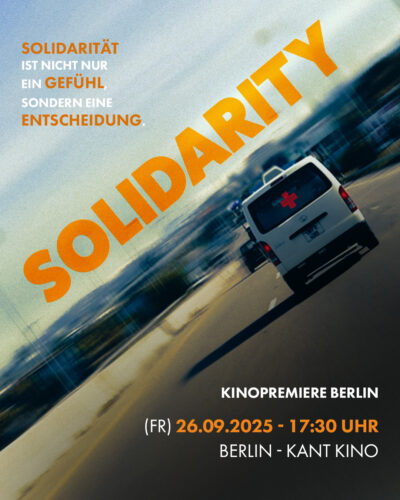 Filmplakat zur Berlin-Premiere von SOLIDARITY; Krankenwagen fährt über leere Straße